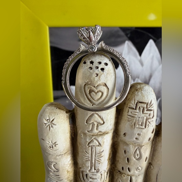 Sparkly silver ring - Picture 2 of 5